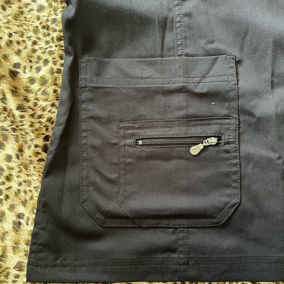 NWOT 🍀Adar Pro Scrub Set For Women - Enhanced V-Neck Top & Multi Pocket Pants - Picture 7 of 15